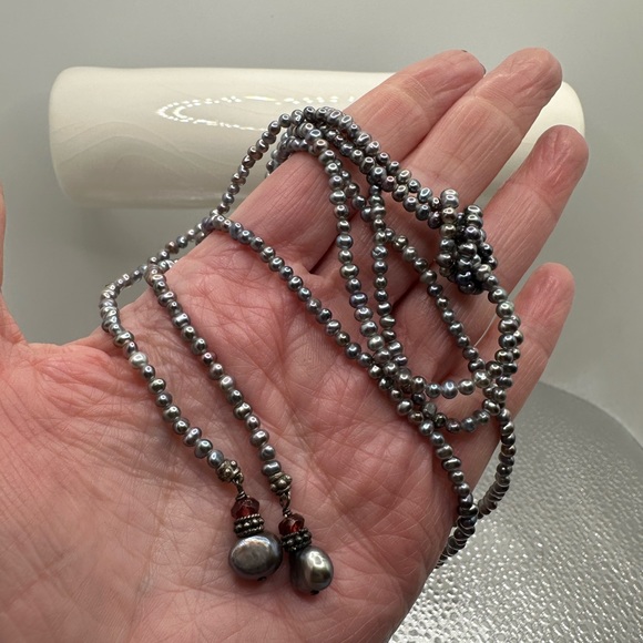 Jewelry - Grey Pearl Lariat with garnet beads at end Statement necklace ! New!